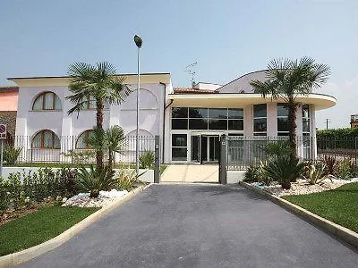 Manerba Del Garda Resort فندق 4*