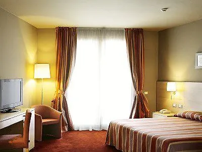 Manerba Del Garda Resort فندق مانربا ديل جاردا