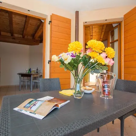Manerba Del Garda Resort فندق 4*