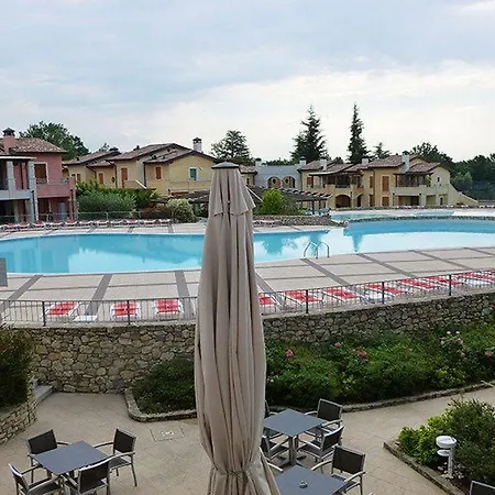 Manerba Del Garda Resort فندق