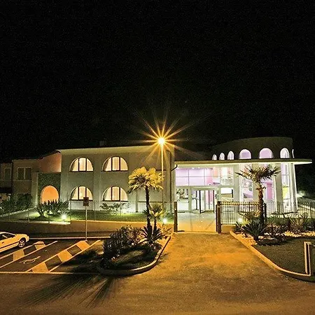 فندق Manerba Del Garda Resort مانربا ديل جاردا