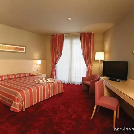 Manerba Del Garda Resort فندق مانربا ديل جاردا