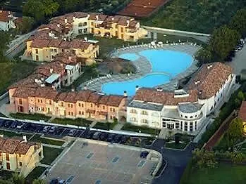 Manerba Del Garda Resort فندق 4*